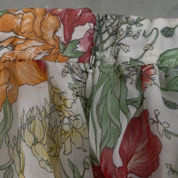 VINTAGE FLORAL SILK BLOUSE, SKIRT & SCARF | 8/10 - Picture 9 of 11